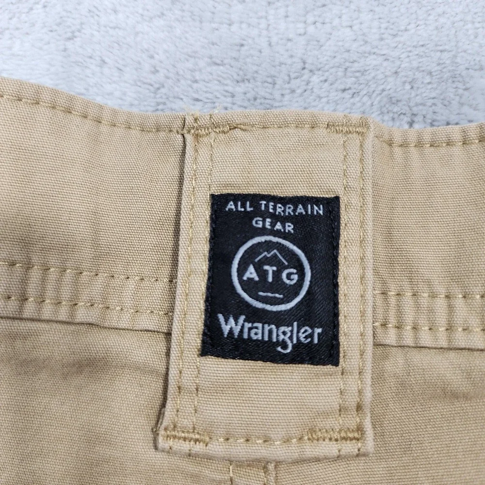 NEW Wrangler Shorts Mens 36 Beige ATG All Terrain Gear Utility Cargo 9